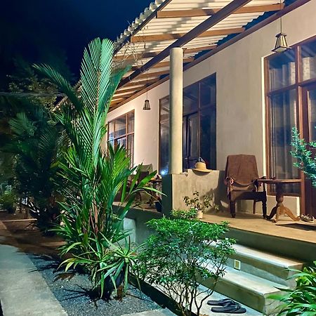 Hotel The Dale Mirissa Exterior foto